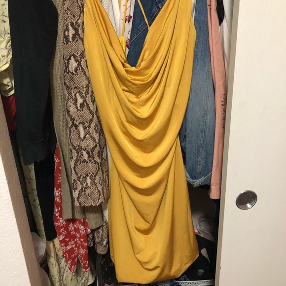 Fashion nova satin yellow dress - Picture 1 of 5